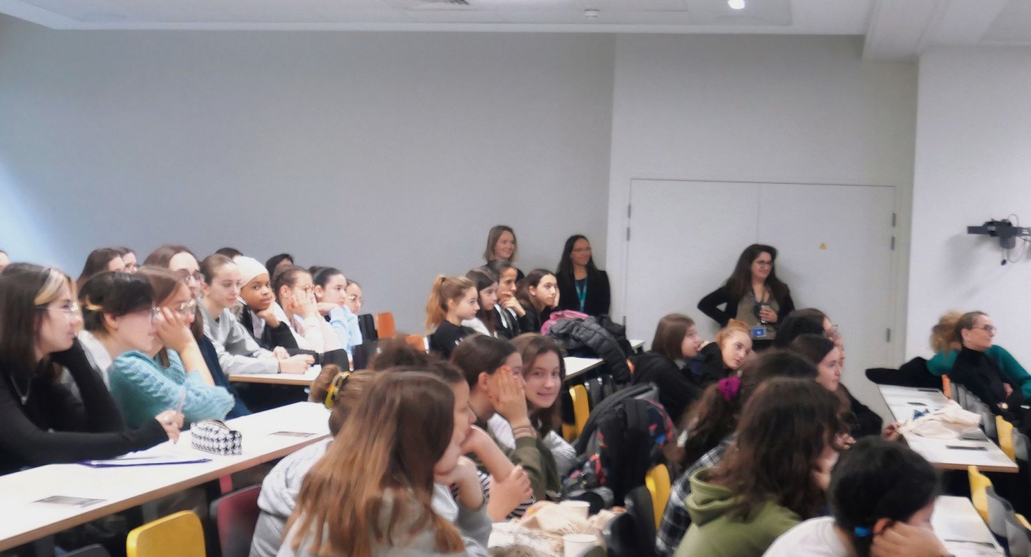 Journée Filles : maths et informatique, une équation lumineuse