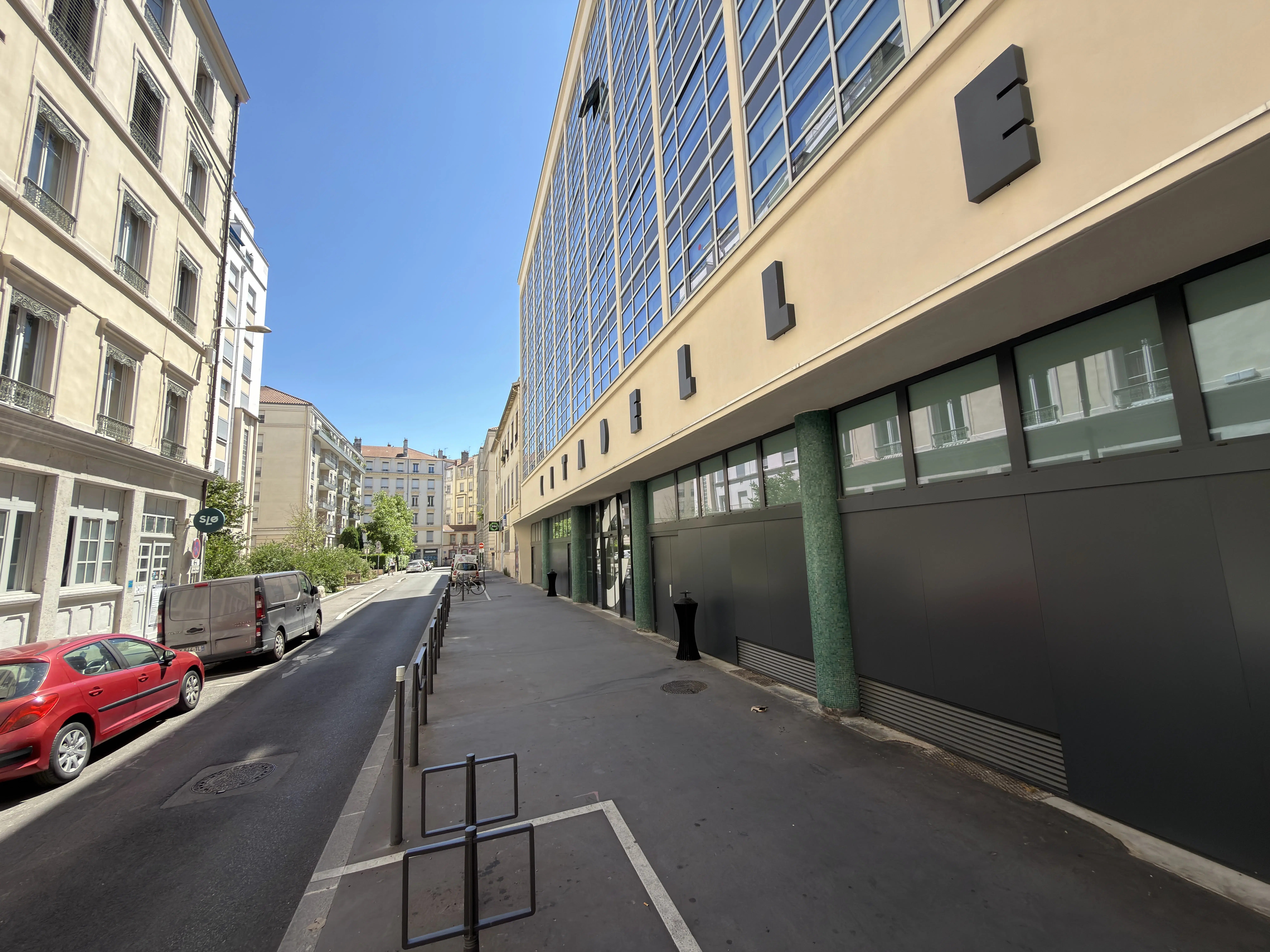 L'entrée du campus de l'école d'ingénieurs ECE à Lyon