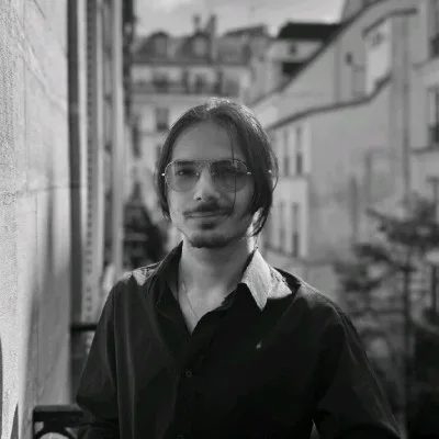 Portrait photo of Simon Dray