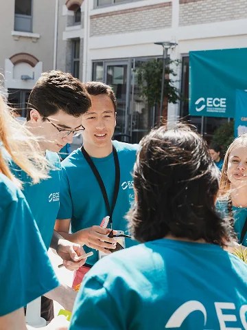 ECE student ambassadors welcoming visitors during an open house event on the Paris campus.