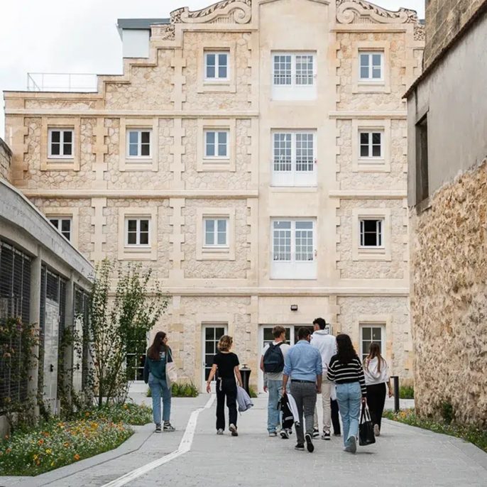 L'entrée du campus de l'école d'ingénieurs ece à Bordeaux
