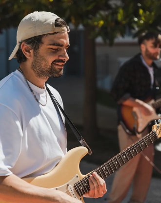 A guitarist plays on the campus of the engineering school ECE in Bordeaux
