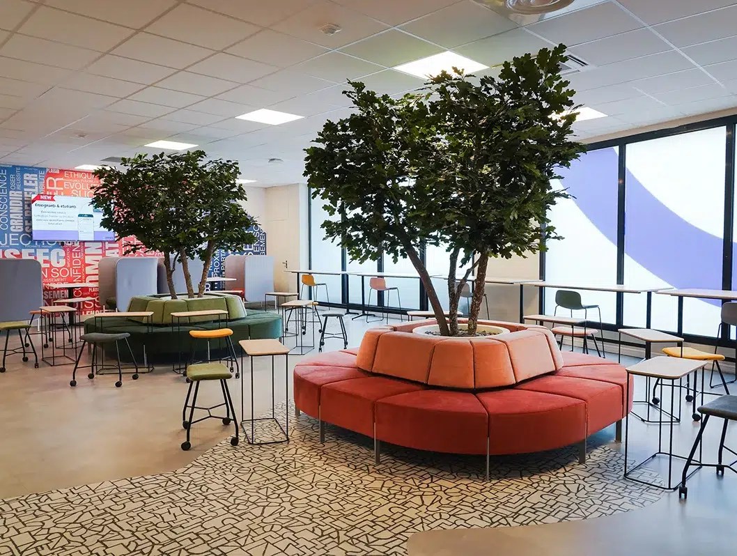 La cafétéria du campus ece école d'ingénieurs Lyon est animée