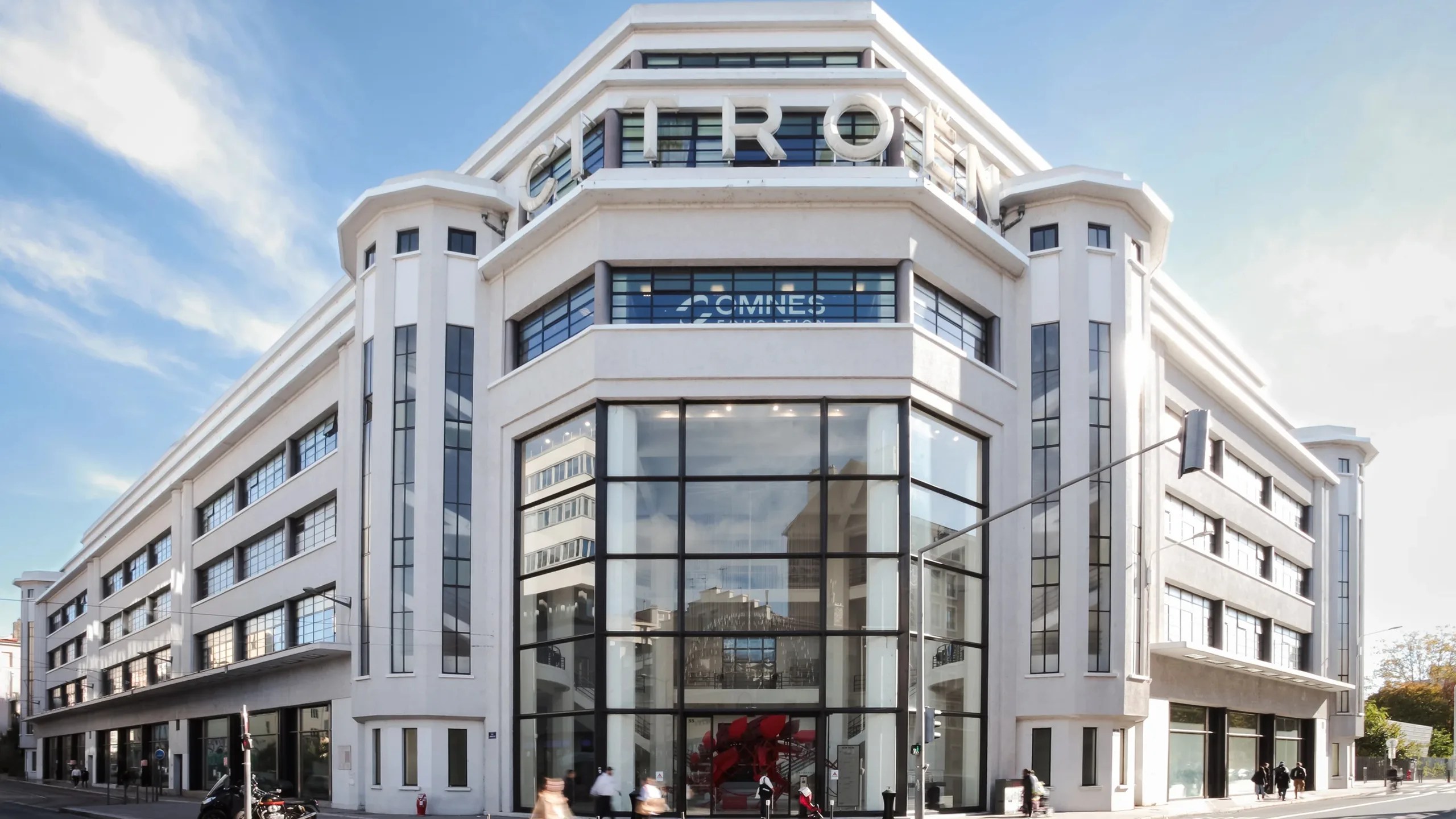 Le campus de l'école d'ingénieurs ECE à Lyon vu depuis l'extérieur.