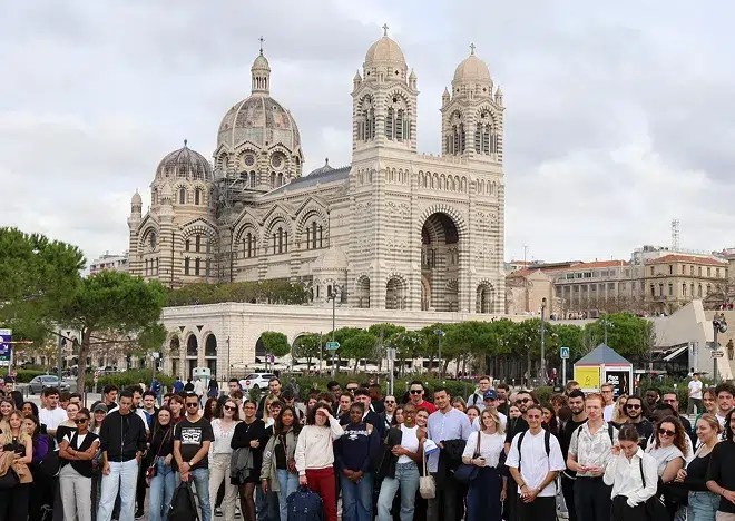 Gathering of students from the ECE engineering school in Marseille