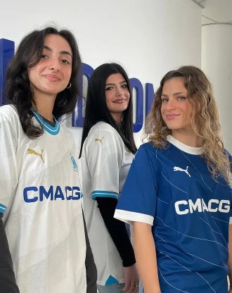Students wearing OM jerseys on the campus of the ECE engineering school in Marseille.
