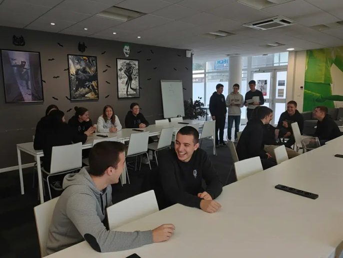 Une salle commune du campus de l'école d'ingénieurs ECE à Marseille