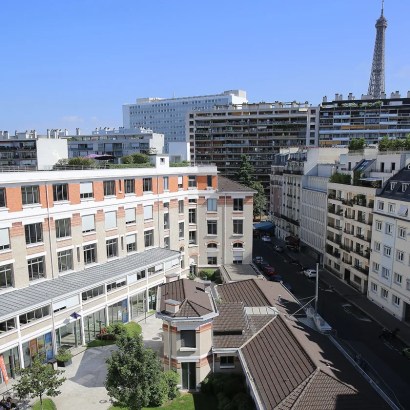 Vue aérienne par drone du campus de l'école d'ingénieurs ece à Paris