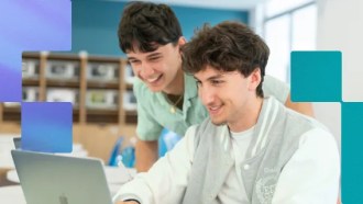 Étudiants du Programme Master of Science de l’école d’ingénieur ECE en travail de groupe dans la salle